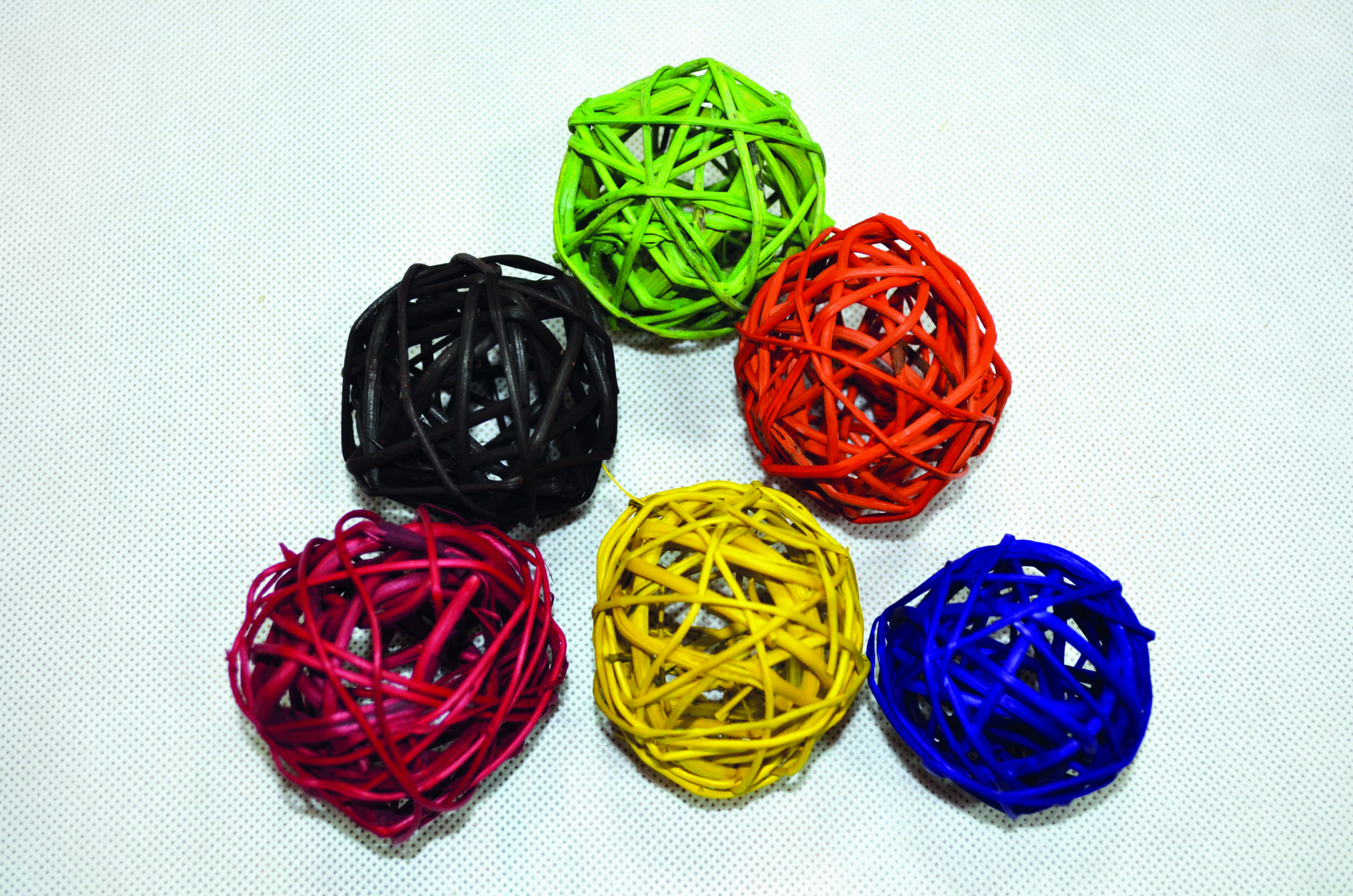 Lata Ball color rot, gelb, h.grun,,orange, brown, lila 100 Stk 4 cm, 6 c…