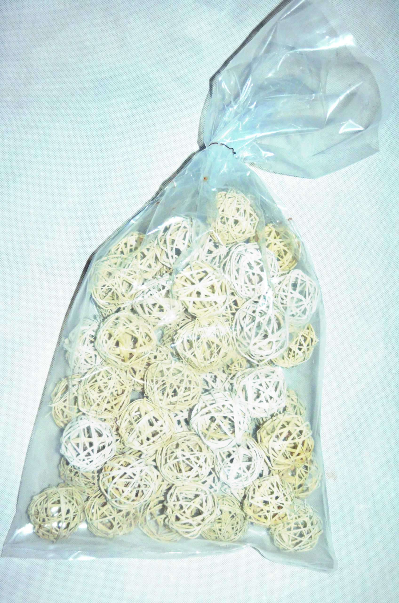 Lata Ball gebleicht 100 Stk 4cm, 6 cm, 8 cm (2)